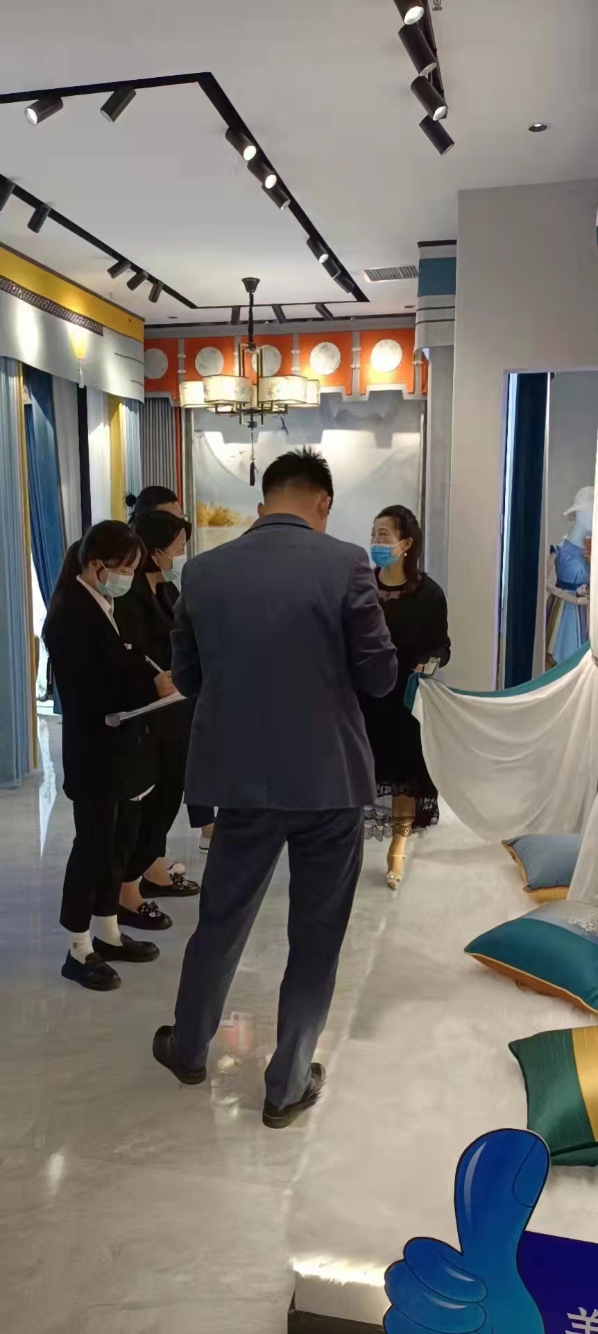 美庆佳馨嘉品牌总部培训老师今天到四川宜宾珙县红星店驻店培训